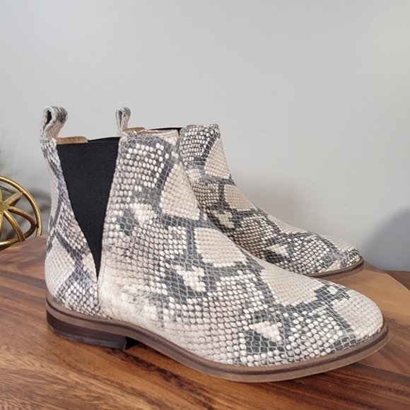 Lucky Brand Haylia Leather Snake Print Chelsea Boots Size 7 Pull on - Picture 4 of 16
